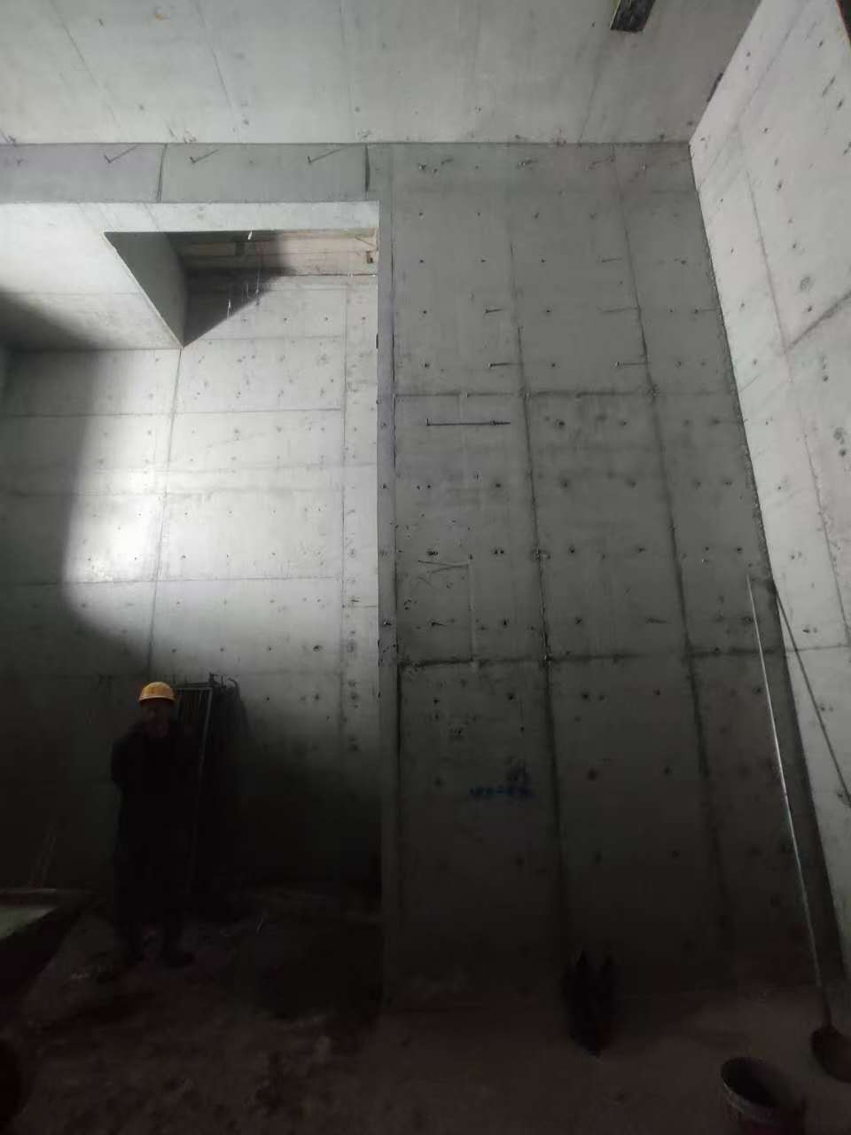 运粮湖管理区墙上开槽钢筋断了有影响吗